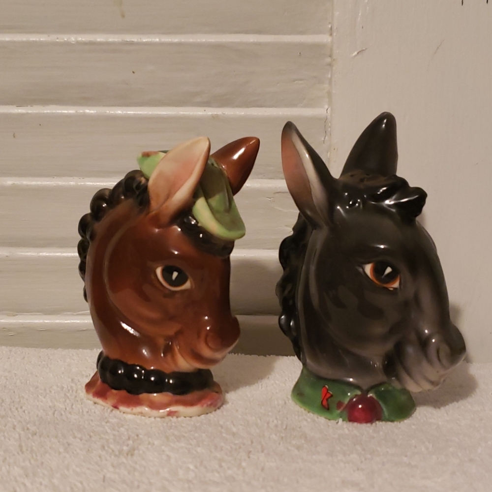 Vintage Donkey Mule Head Shakers